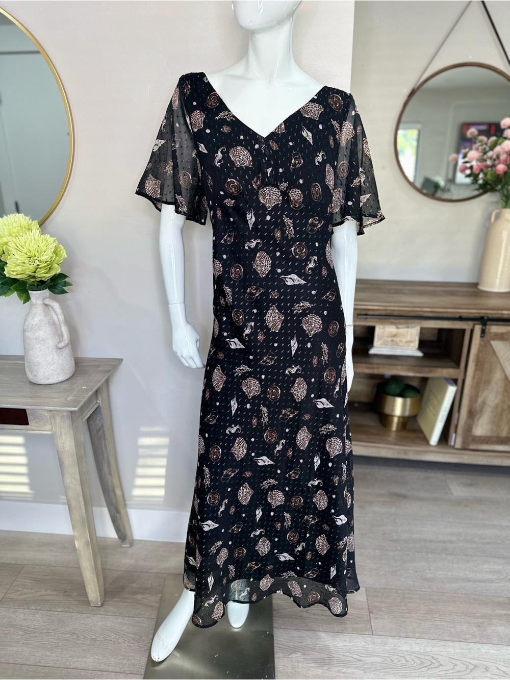 LOFT Midi Dress Black Shell Print
Metallic Spark Dot Flutter Goth Beach
NWT 16